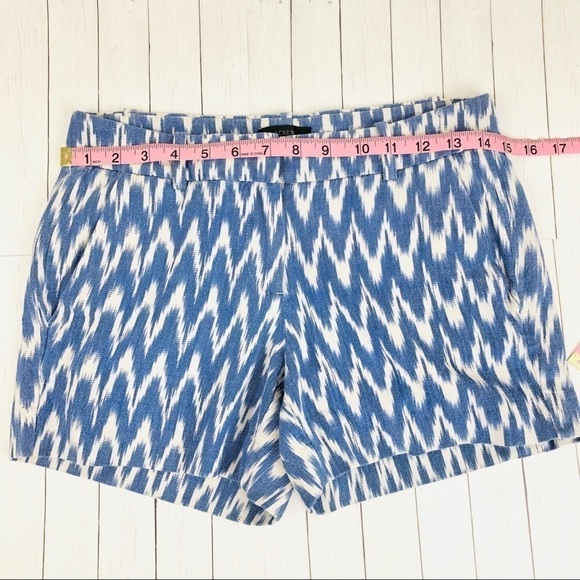 J. Crew Womens Blue & White Shorts Ikat Print Zig Zag 4" Inseam Pockets Size 0 - Picture 4 of 9